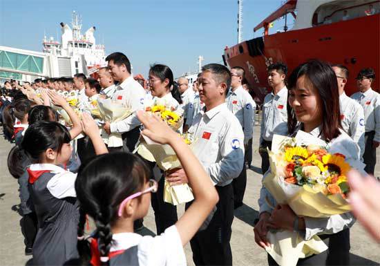 南极考察今日出征！柳工设备及NG体育平台机械师开启极地破冰之旅(图3)